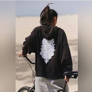 FREE PEOPLE MOVEMENT Sprint To The Finish Logo Hoodie In Carbon MSRP $128